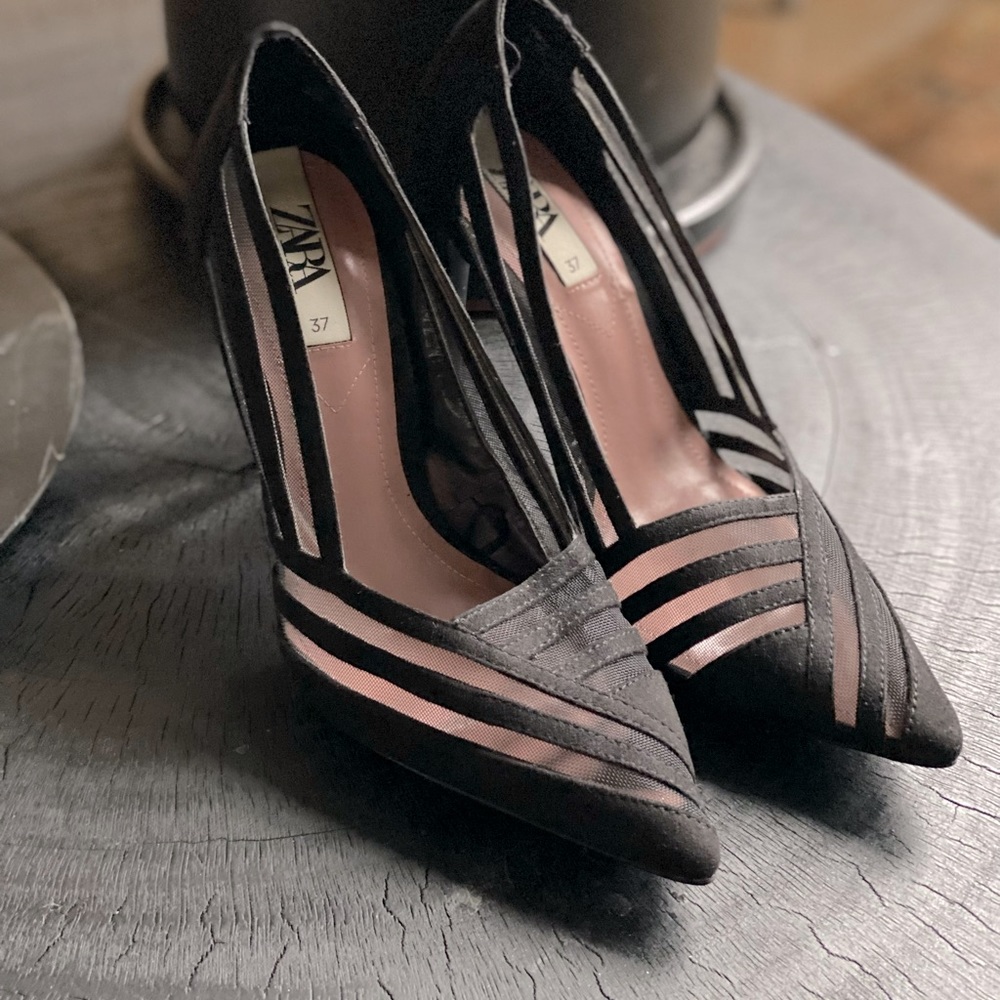 Black Zara pumps with mesh cutout detailing. Size 37.